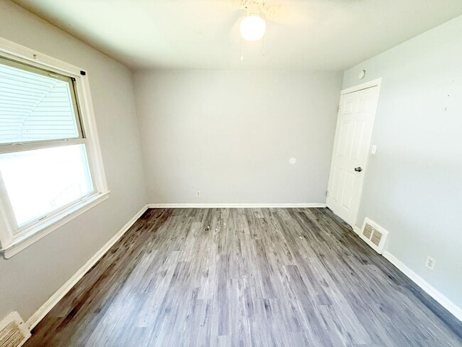 Building Photo - 3 BED 2 BATH BEAUTIFUL SINGLE FAMILY HOME