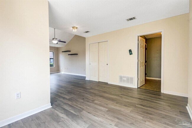 Building Photo - 1711 Bennetts End