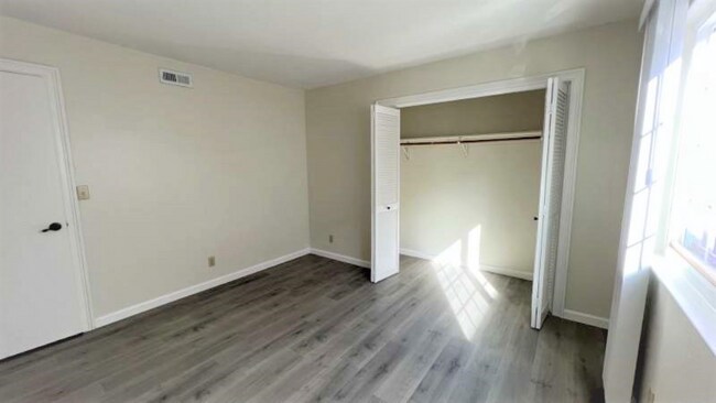 Building Photo - 608 Lisa Way