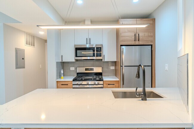 Building Photo - 3039 W 19th St