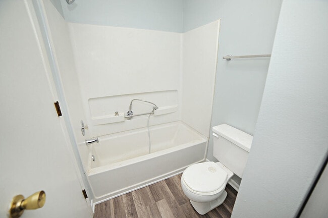 Building Photo - 208 Ivy Ct