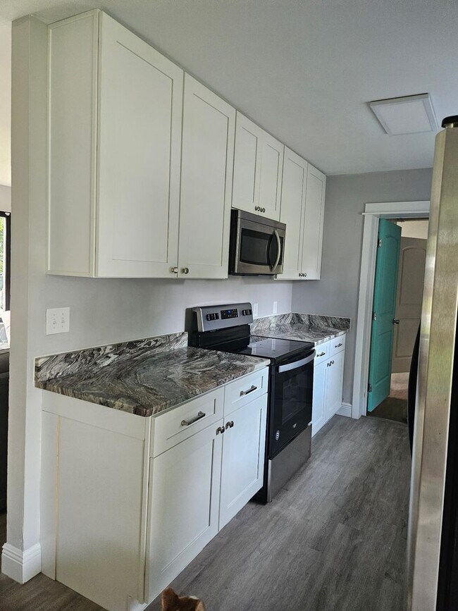 Building Photo - Lots of updates!