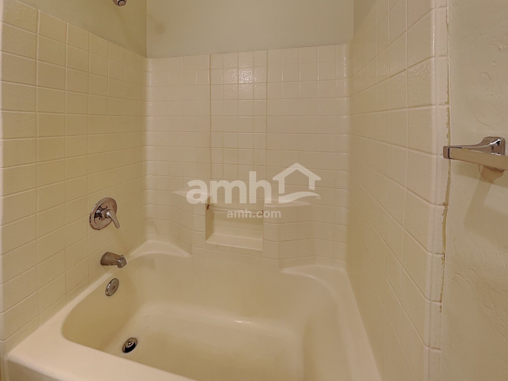 Building Photo - 8940 W Olive Ave