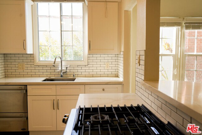 Building Photo - 10520 Eastborne Ave