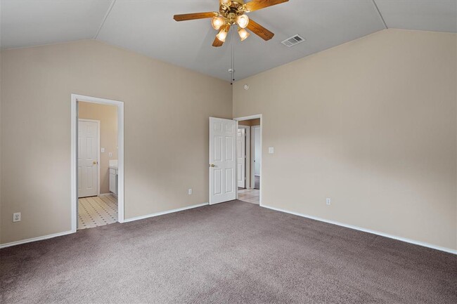 Building Photo - 1404 River Oak Dr