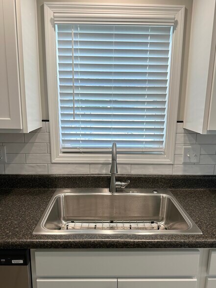 Oversized single bowl sink, window - 2217 Kenwood Blvd SE