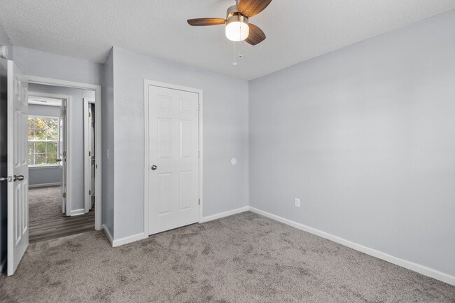 Building Photo - Beautiful 3 bedroom HOME