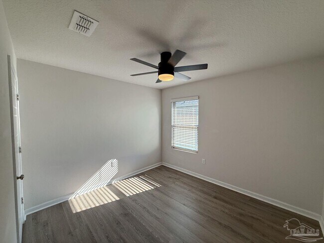 Building Photo - 6352 Burrow Ln