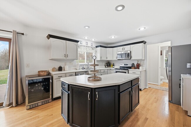 Building Photo - 1815 Mountainview Ct