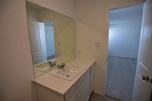 Building Photo - 373 Keefer