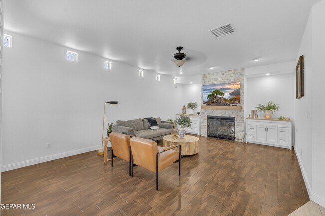 Building Photo - 2085 Paseo Del Prado Dr