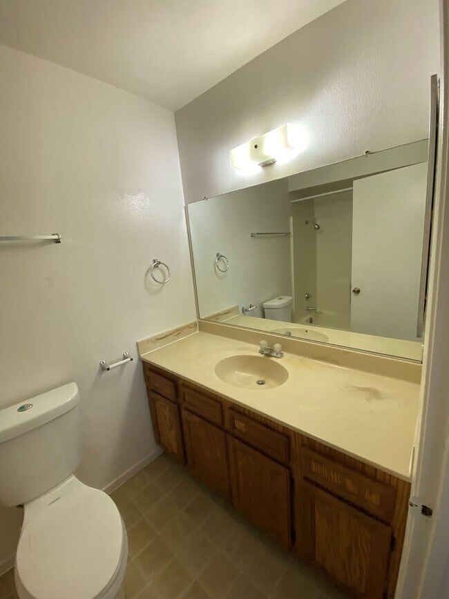 Building Photo - **Back to School Move In Special** 3rd mon...