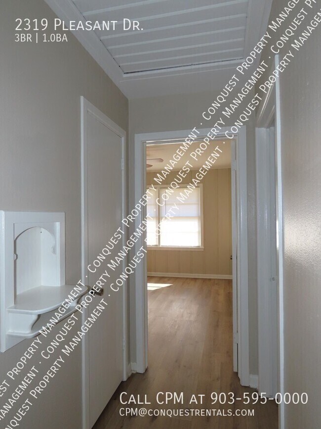 Building Photo - 2319 Pleasant Dr