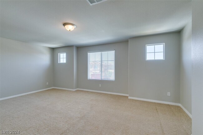 Building Photo - 945 Willow Berry Ave