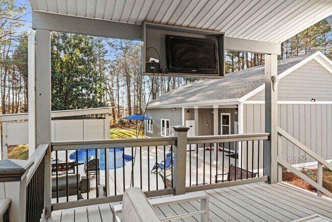 Building Photo - 66 Woodmont Ln