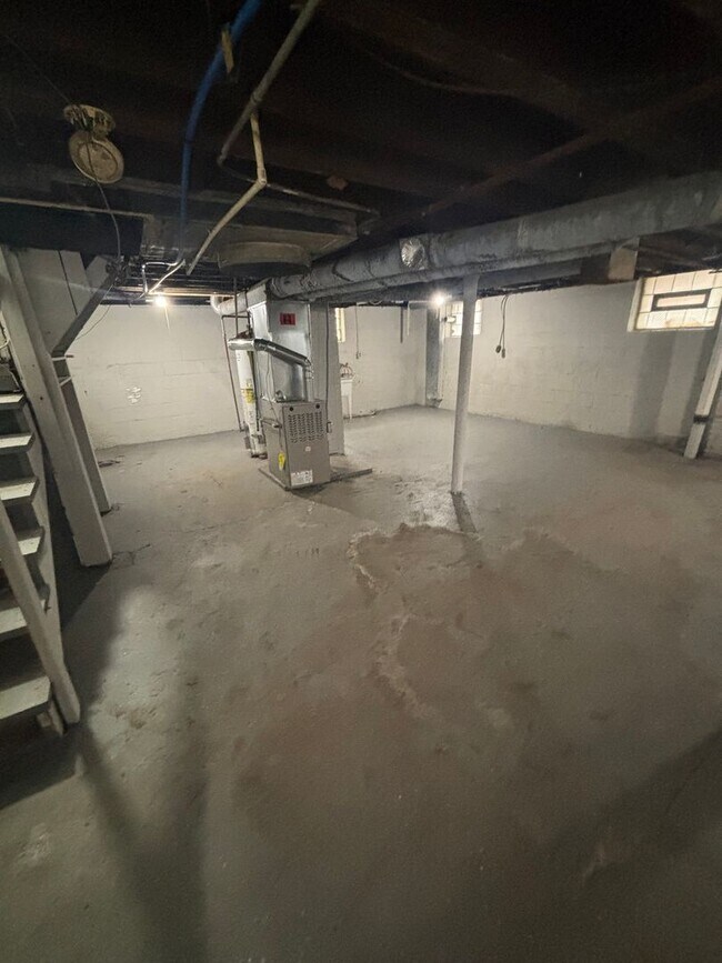 Building Photo - 4bd Single Section 8/Cash Pay