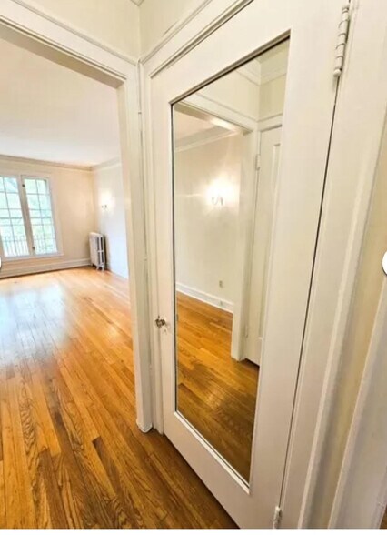 Building Photo - 1500 W Chase Ave