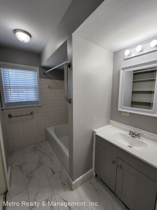 Building Photo - 2 br, 1.5 bath House - 1938  Goldsmith Lane