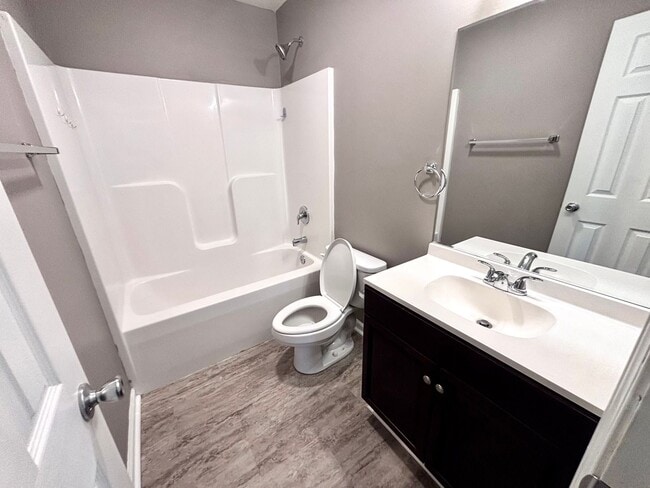 Building Photo - 3222 S 40th St