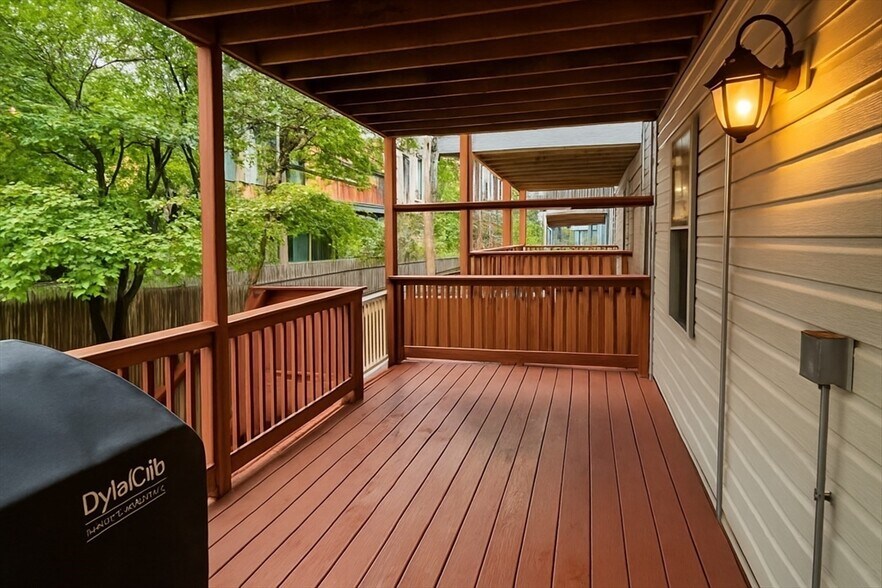 Building Photo - 21 Sanger St