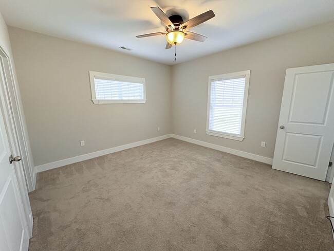 Building Photo - 419 Eaton St