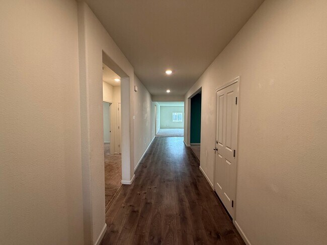 Building Photo - 4-bedroom single story in Manteca!