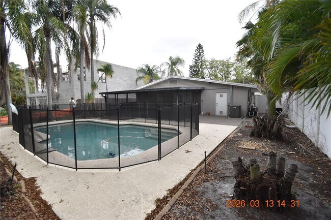 Building Photo - 528 Suwanee Cir