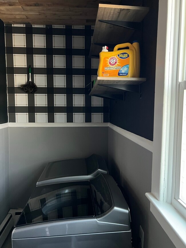 Building Photo - 3020 Parnell Ave