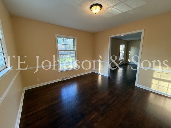 Building Photo - Spacious 4BR Home with Finished Basement, Screened Porch & Garage in Winston-Salem