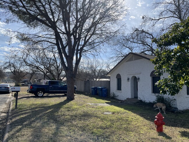 Adorable Mission Style Home! - 1010 Colorado Dr