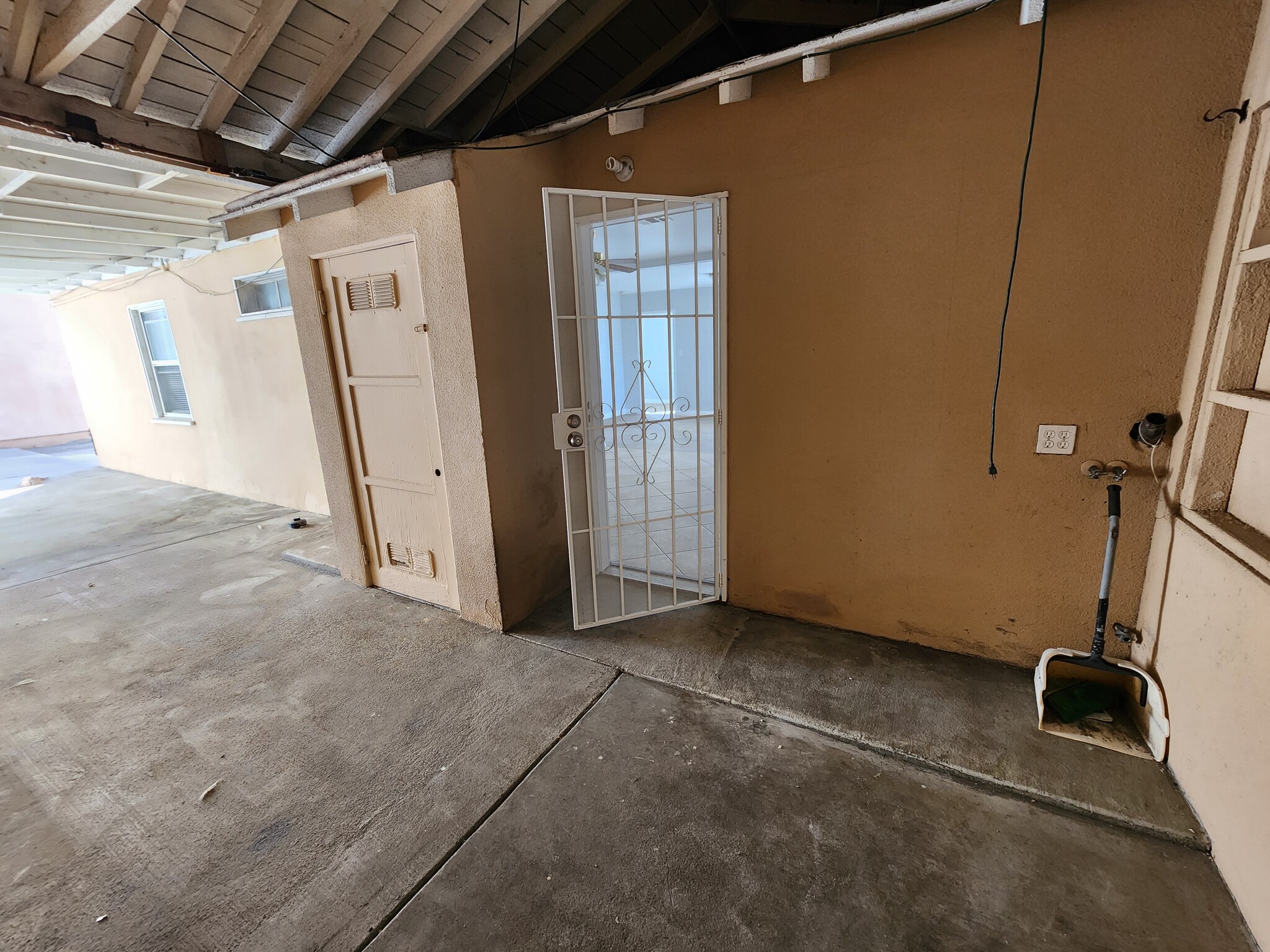 Building Photo - 7910 Nagle Ave