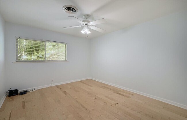 Building Photo - 5330 Balcones Dr