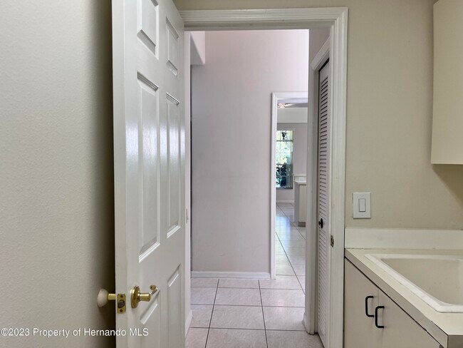 Building Photo - 9369 Ashley Dr