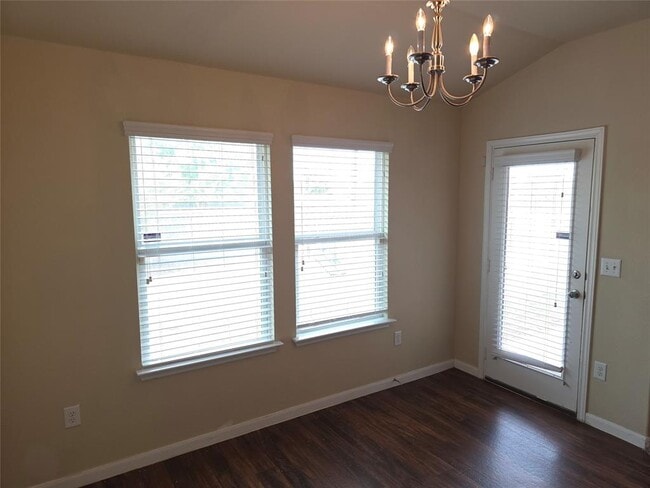 Building Photo - 602 Mitchell Dr