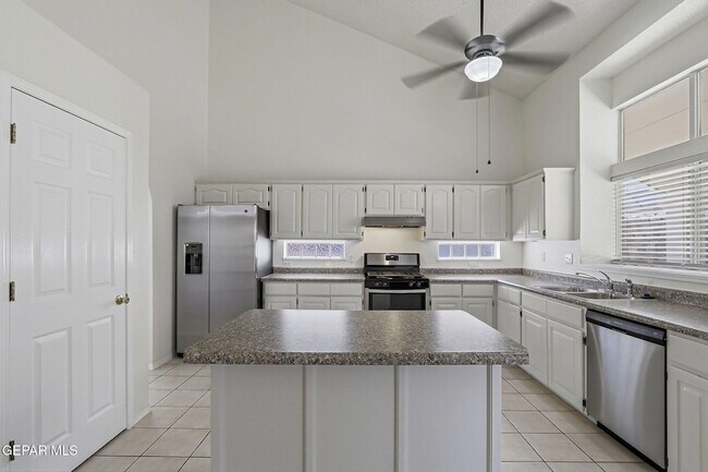 Building Photo - 7239 Desert Jewel Dr