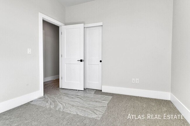 Building Photo - 6643 W 52nd Dr