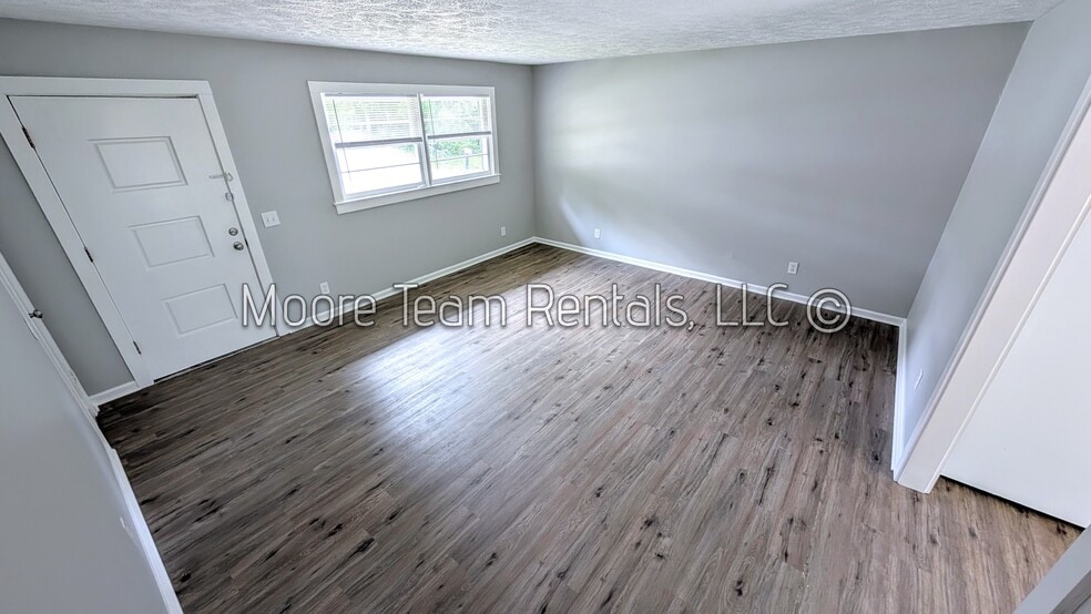 Building Photo - 182 Ewart Dr