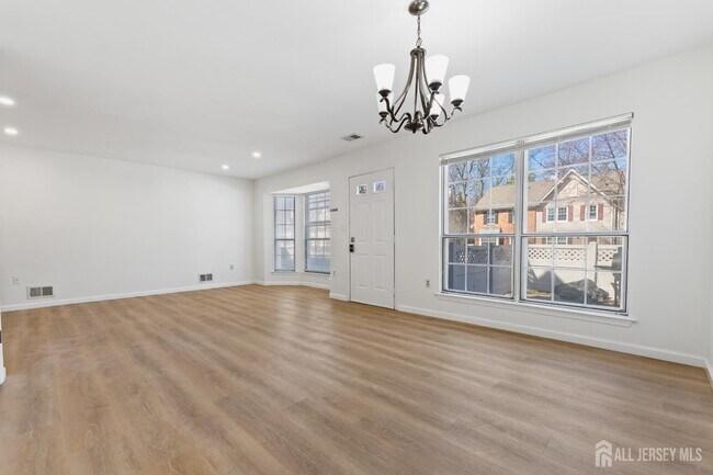 Building Photo - 195 Darwin Ln