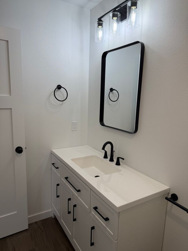 Building Photo - Brand new 3 bedroom 3 full bath townhouse in Thurston! $1,000 OFF YOUR FIRST MONTH'S RENT!