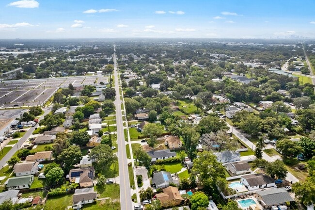 Building Photo - Won't Last! Apply NOW!  App fee REDUCED $25 ASAP $1795 3br/1bath CUTE House w/ HUGE YARD ** FREE ...