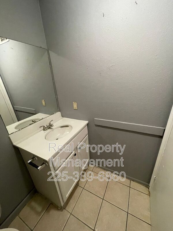 Building Photo - 2246 Anne Marie Dr