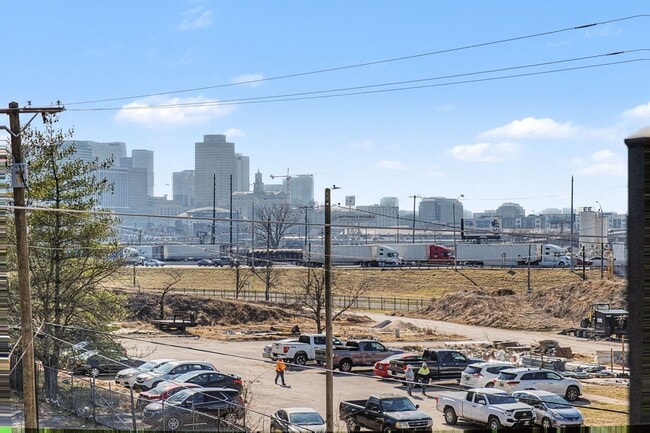 Building Photo - Modern Living in Downtown Nashville!