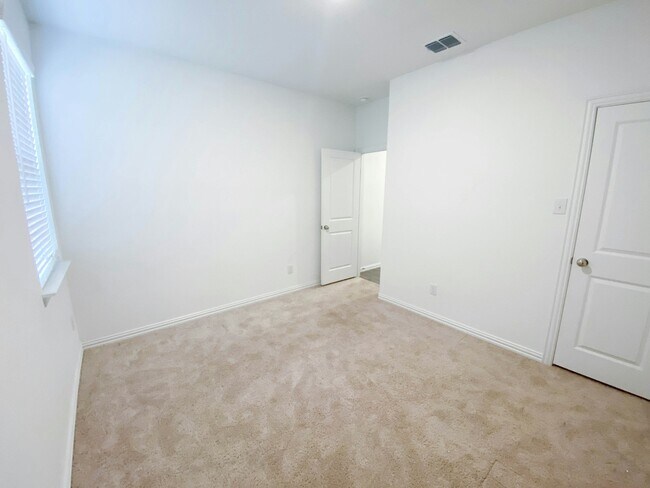 Building Photo - 11452 White River Dr