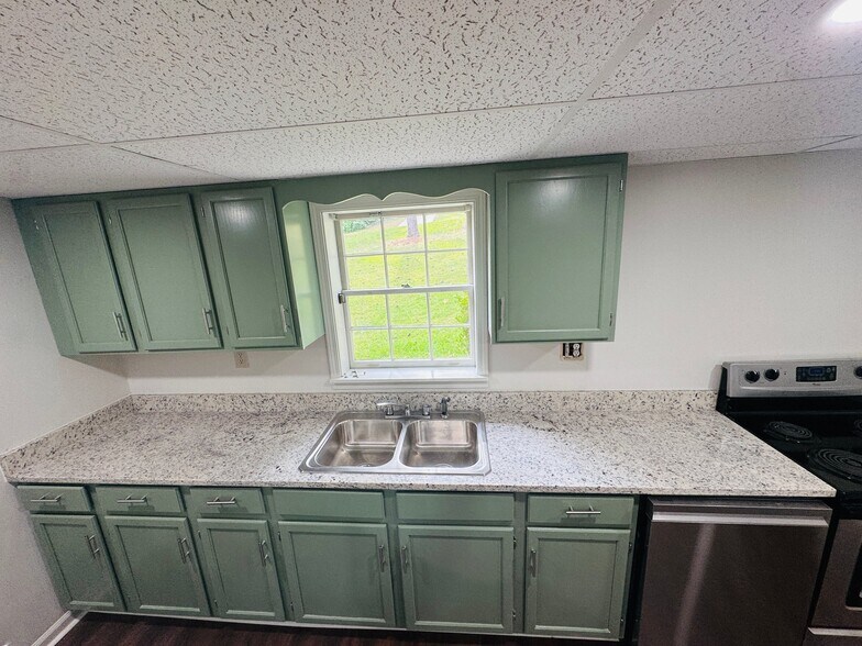 Building Photo - 4875 Millen Dr