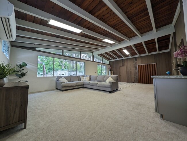Building Photo - Country living in the City - Huge bonus room, entertainment deck, covered lanai and lots of storage.