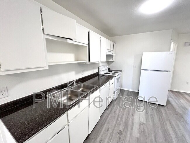 Building Photo - 606 Virginia St