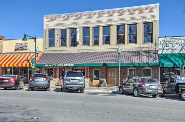 Building Photo - 118-120-120 N LBJ Dr