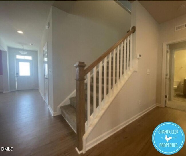 Building Photo - 112 Hoyne Way