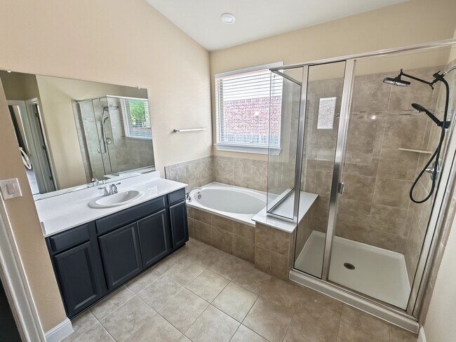 Building Photo - 815 Expedition Way