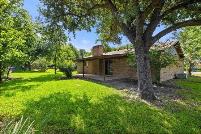 Building Photo - 704 Brookwood Cir